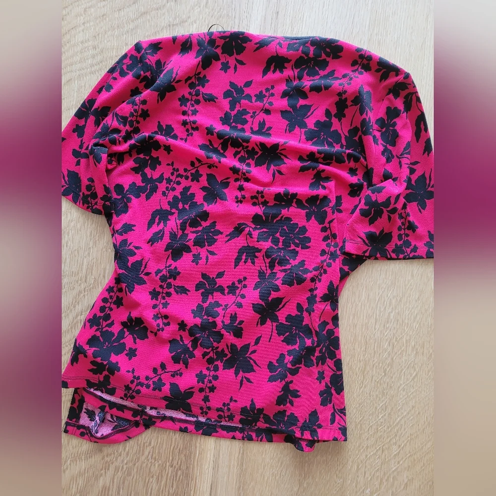 MICHAEL Michael Kors Floral Wrap Blouse – Fuchsia & Black – XS/S - Picture 3 of 5